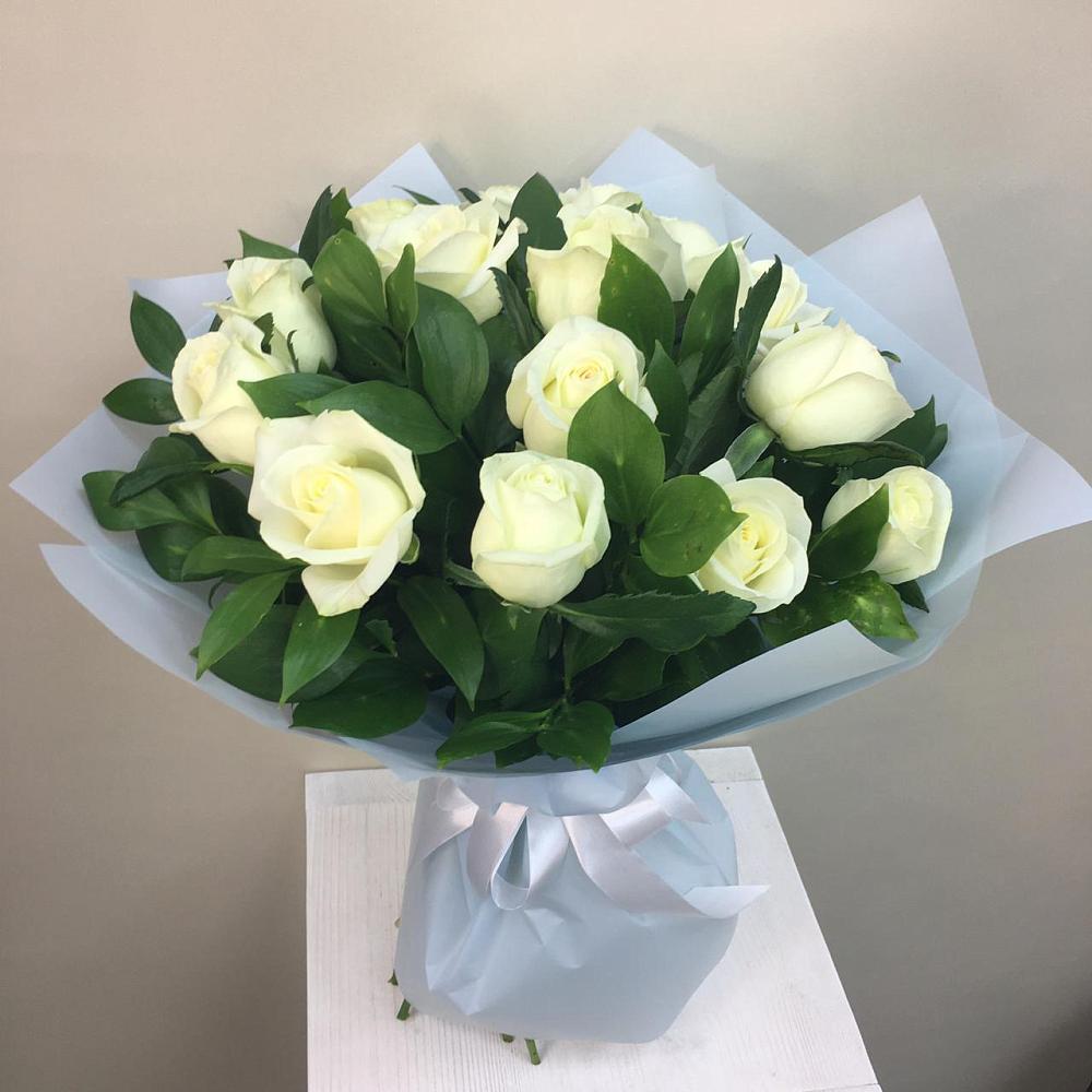 Букет 15 Белых роз Проуд в Венгерово