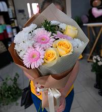 Букет цветов из:  Герберы, Розы и Хризантемы в Венгерово