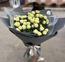 Букет Белые кустовые розы Солинеро в Венгерово