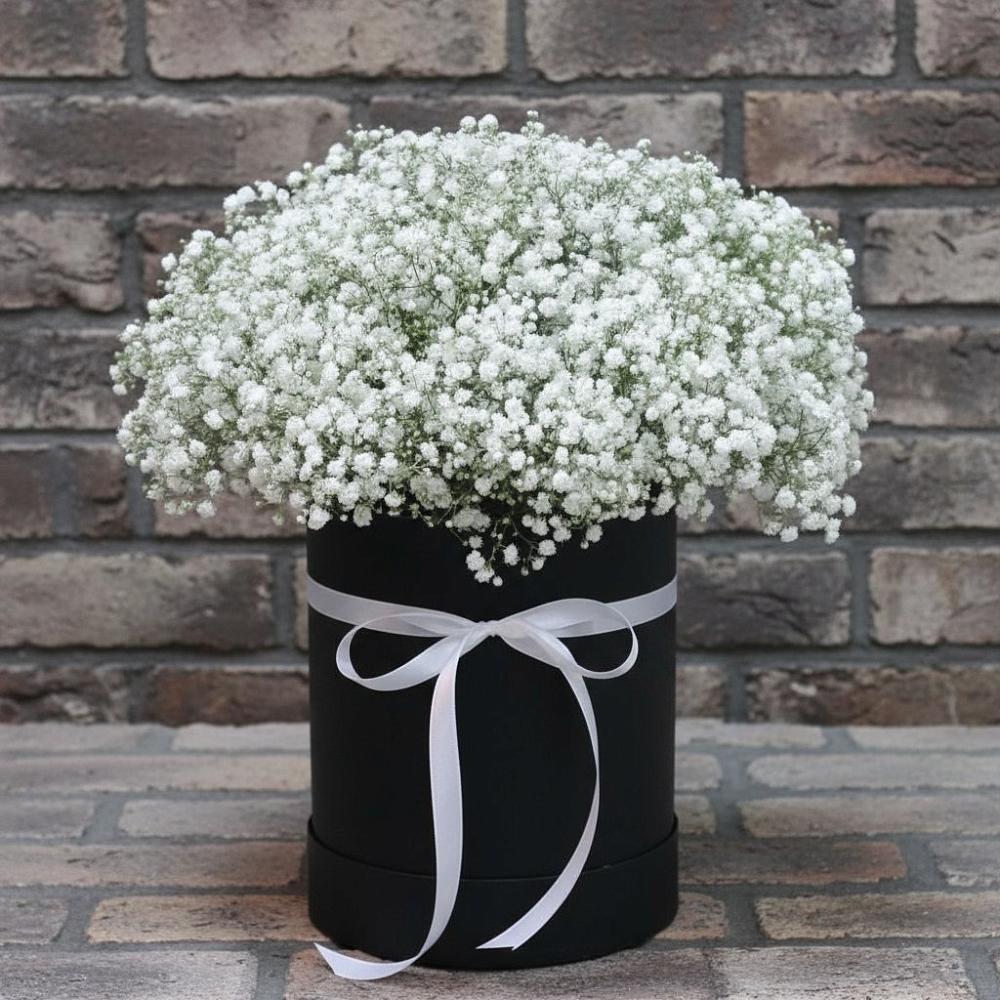 Цветочная композиция из Гипсофила в шляпной коробке в Венгерово