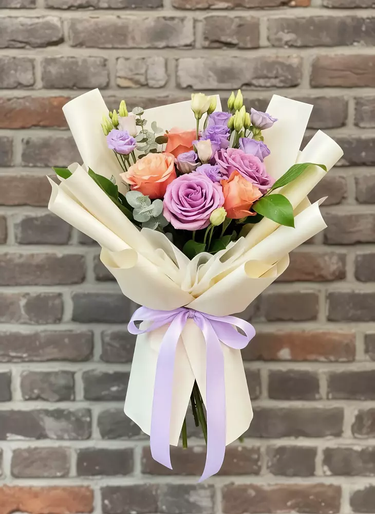 Букет цветов из: Лизиантусы и Розы в Венгерово