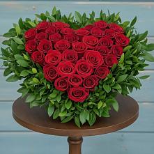 Цветочная композиция из Розы в виде сердца в Венгерово