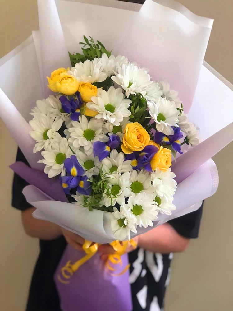 Букет цветов из: Ирисы, Хризантемы и Розы в Венгерово
