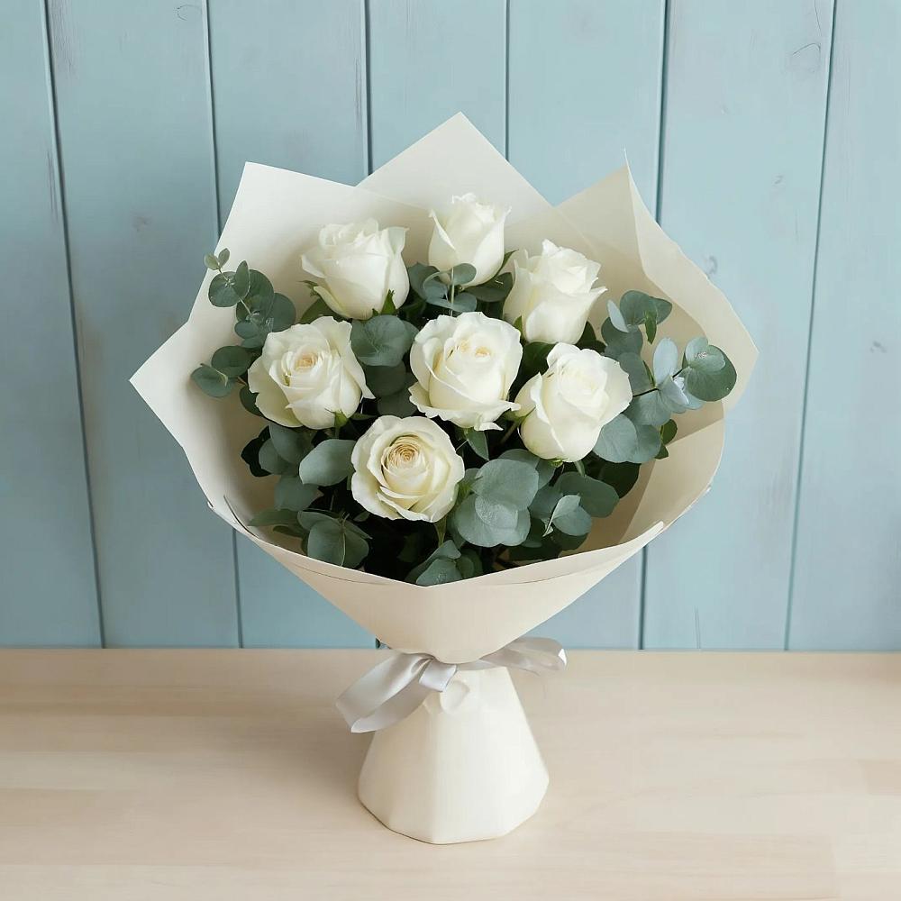 Букет Белые розы в Эвкалипте в Венгерово