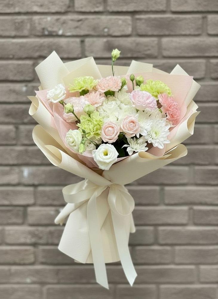 Букет цветов из: Гвоздики, Розы, Лизиантусы и Хризантемы в Венгерово