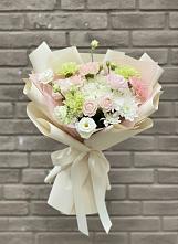 Букет цветов из:  Гвоздики, Розы, Лизиантусы и Хризантемы в Венгерово