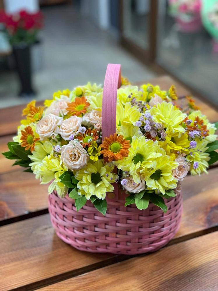 Цветочная композиция из Хризантемы и Розы в корзине в Венгерово